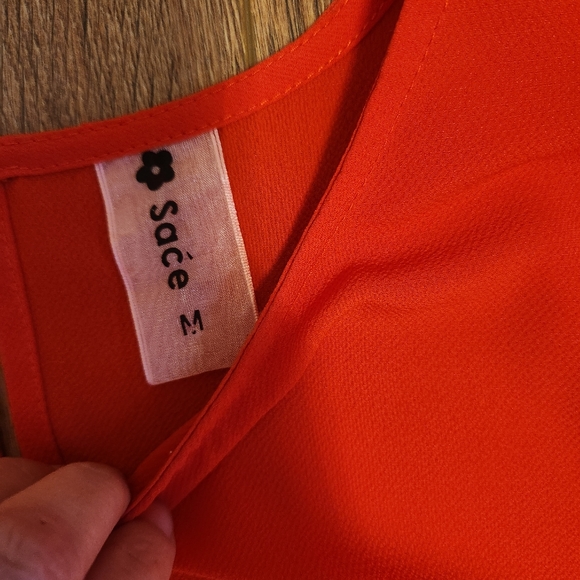 ❤ Cute red top ❤ - Picture 4 of 9